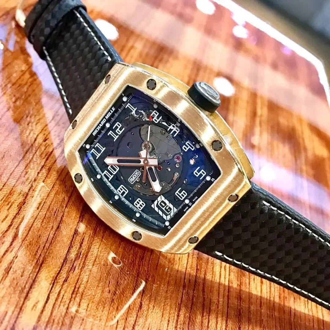 Montre de luxe équipée d'un bracelet à inserts sur mesure MisterChrono