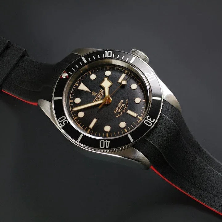 RubberB bracelet T800 pour Tudor Noir/Rouge - détail