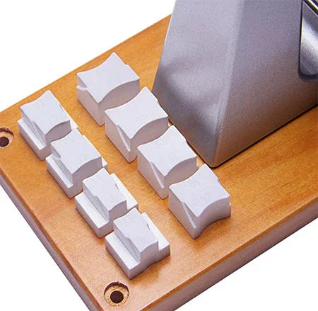 Ouvre-boîtier universel - Base en bois et accessoires - détail