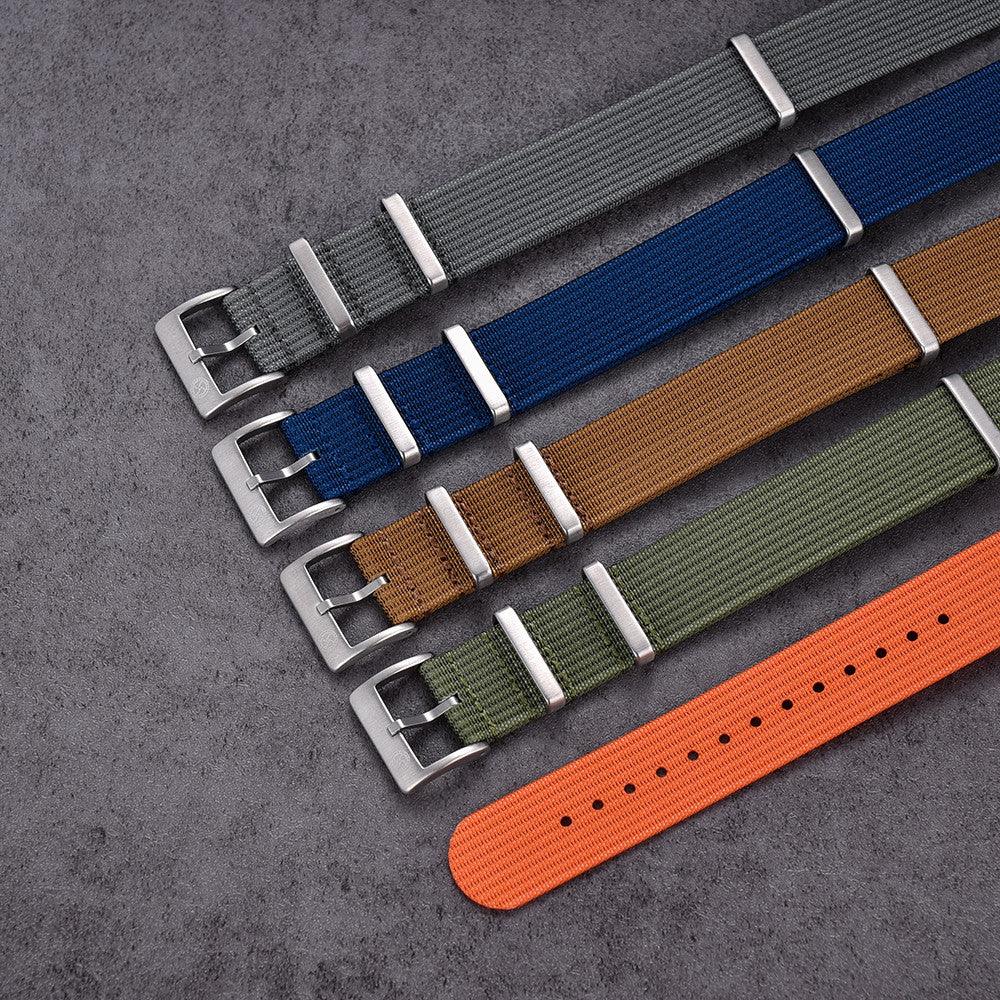 Bracelet Nato nervuré en nylon – KronoKeeper – Noir et rouge - détail