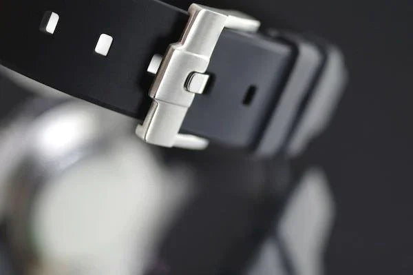 Bracelet en caoutchouc M106CD – Rubber B – Noir ligne bleue - vue 8