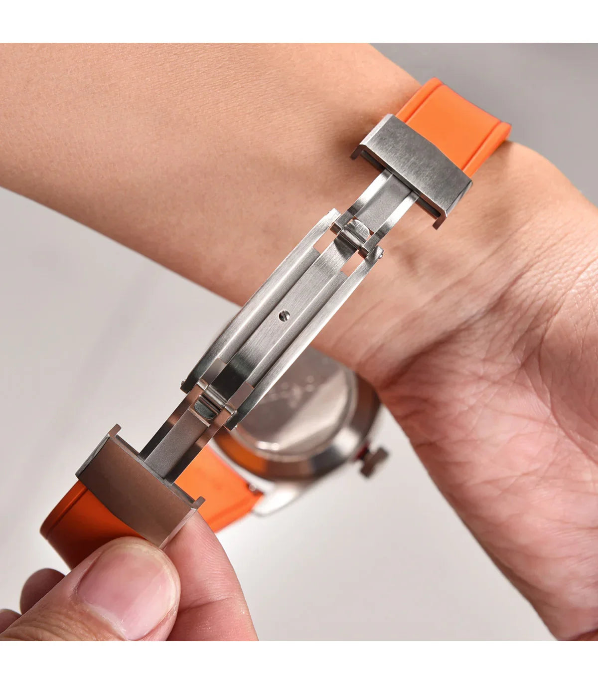 Bracelet incurvé en caoutchouc avec boucle déployante – KronoKeeper – Noir - vue 6