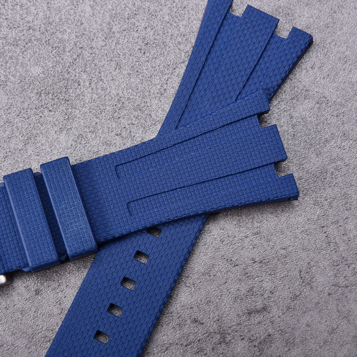 Bracelet caoutchouc et coque pour AP x Swatch Bleu KronoKeeper – détail des attaches