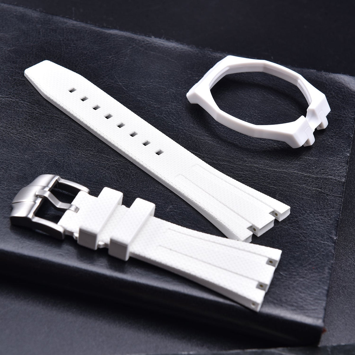 Bracelet caoutchouc et coque pour AP x Swatch Blanc KronoKeeper – bracelet blanc et coque sur fond noir